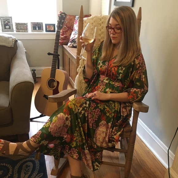 Meet your Posher, April - Picture 3 of 8